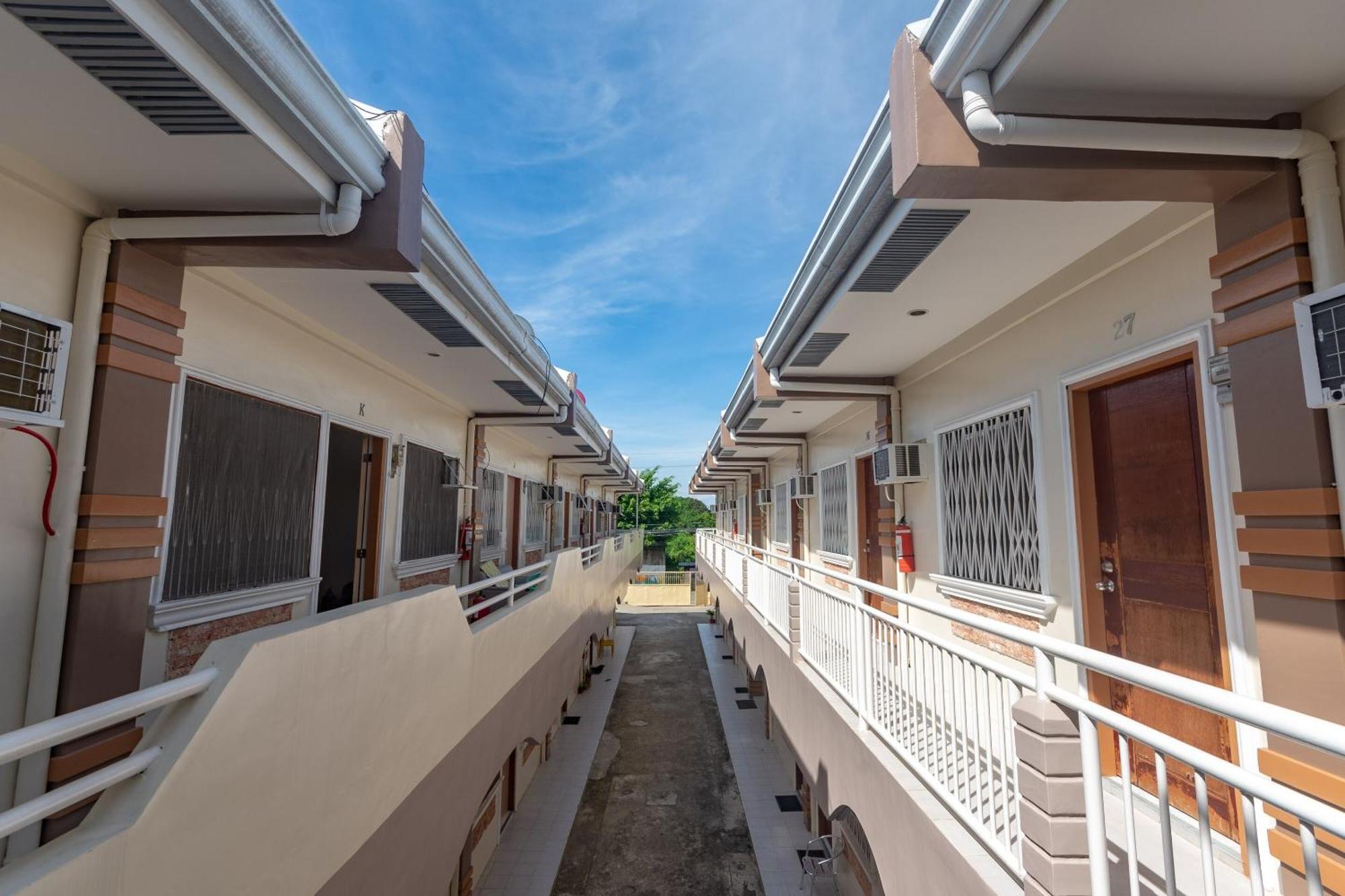 3J'S And K Apartment Île de Mactan Extérieur photo